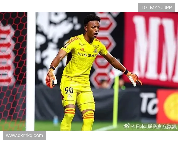 神户胜利船门将新井章太左膝重伤确认为前十字韧带撕裂或将长期缺阵